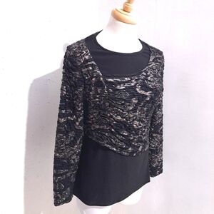 Frank Lyman |Black & gold asymmetrical crinkled fabric with button detai…